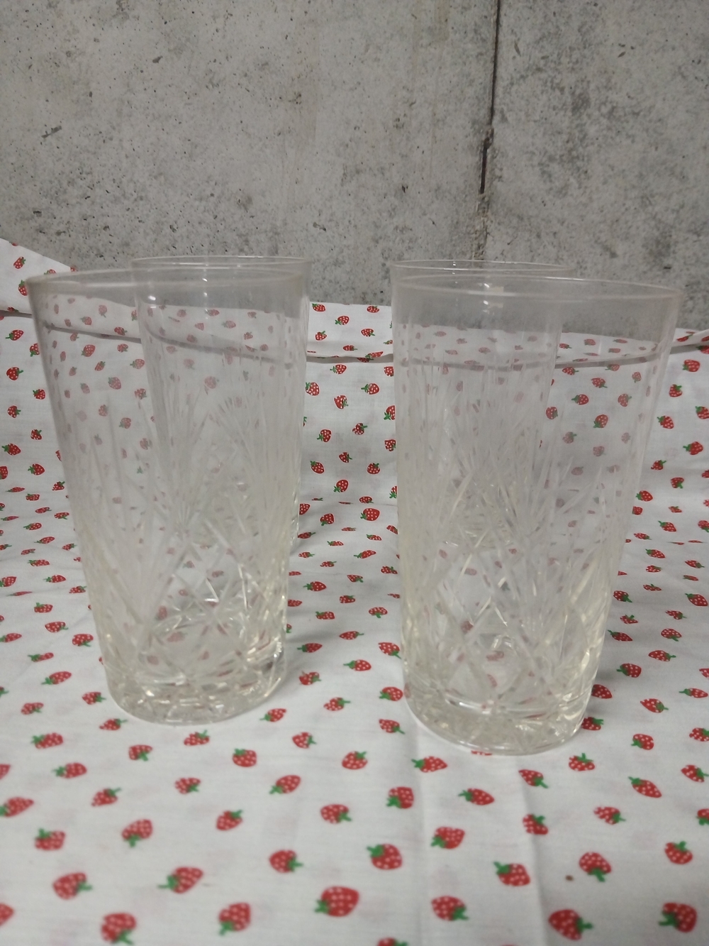 Clear Glass Drinking Cups